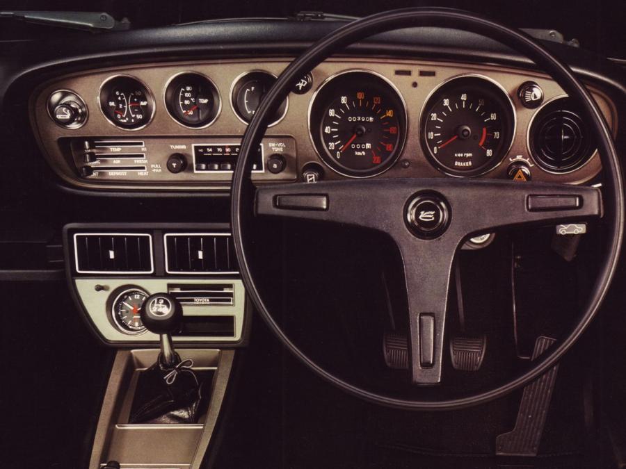 Панель приборов Toyota Celica 1600 GT (TA22) 1970 года  (фото 2 из 11)